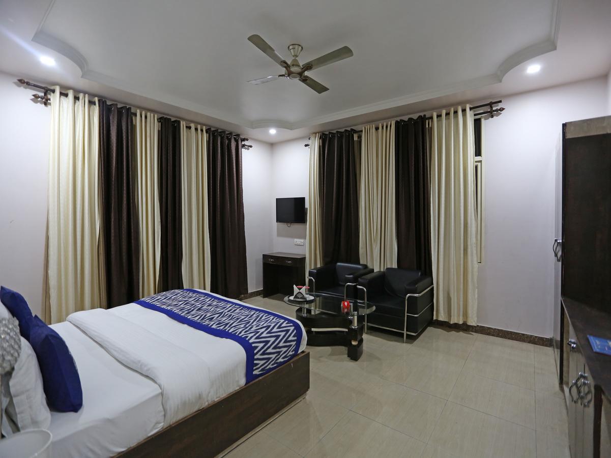Oyo 4635 Sheetal Hotel Халдвани Экстерьер фото