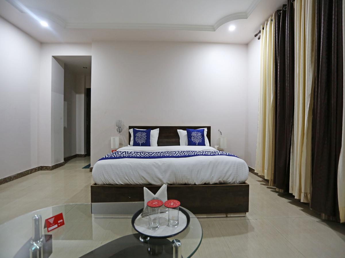 Oyo 4635 Sheetal Hotel Халдвани Экстерьер фото