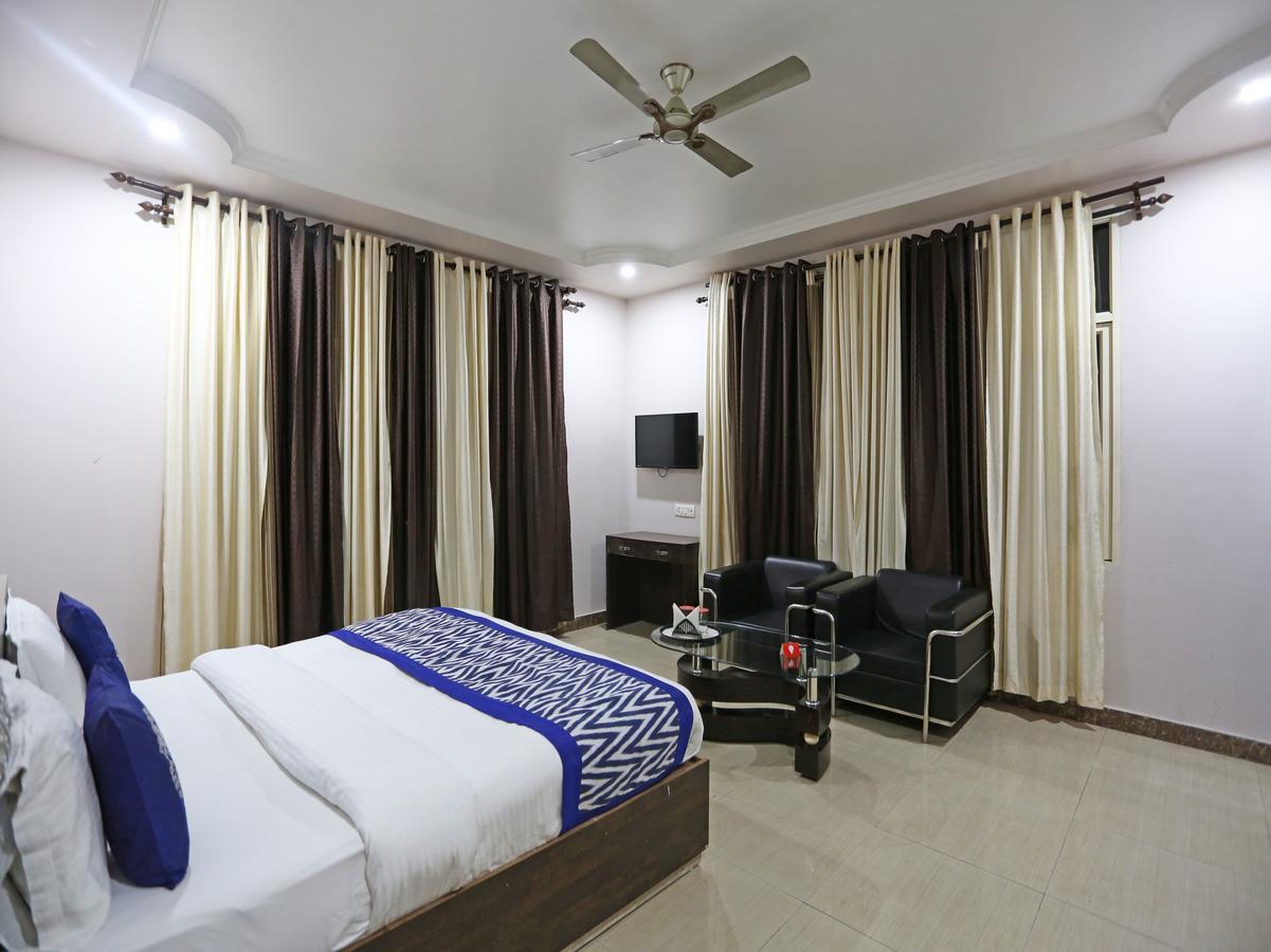 Oyo 4635 Sheetal Hotel Халдвани Экстерьер фото