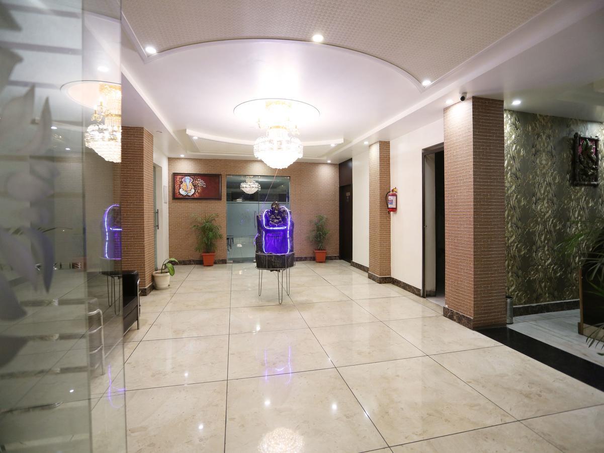 Oyo 4635 Sheetal Hotel Халдвани Экстерьер фото