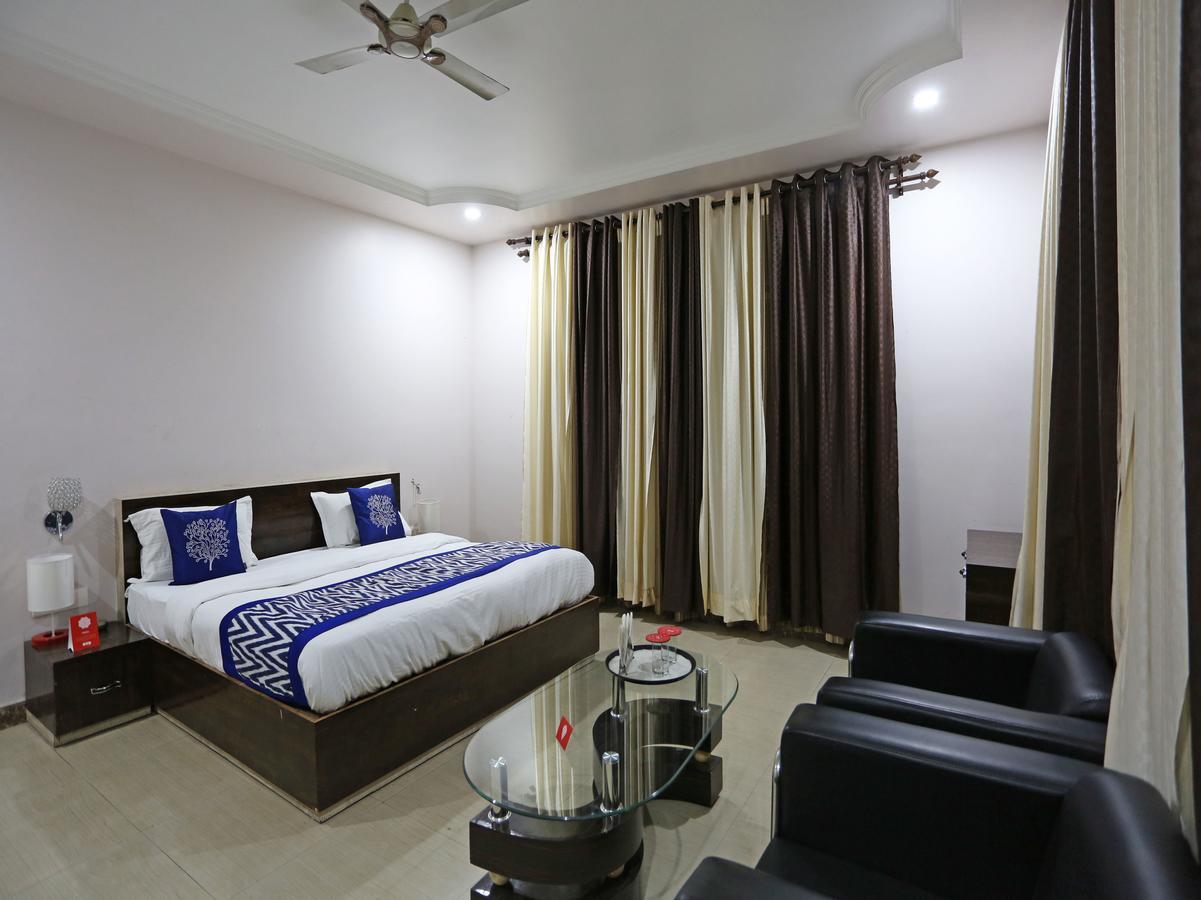 Oyo 4635 Sheetal Hotel Халдвани Экстерьер фото