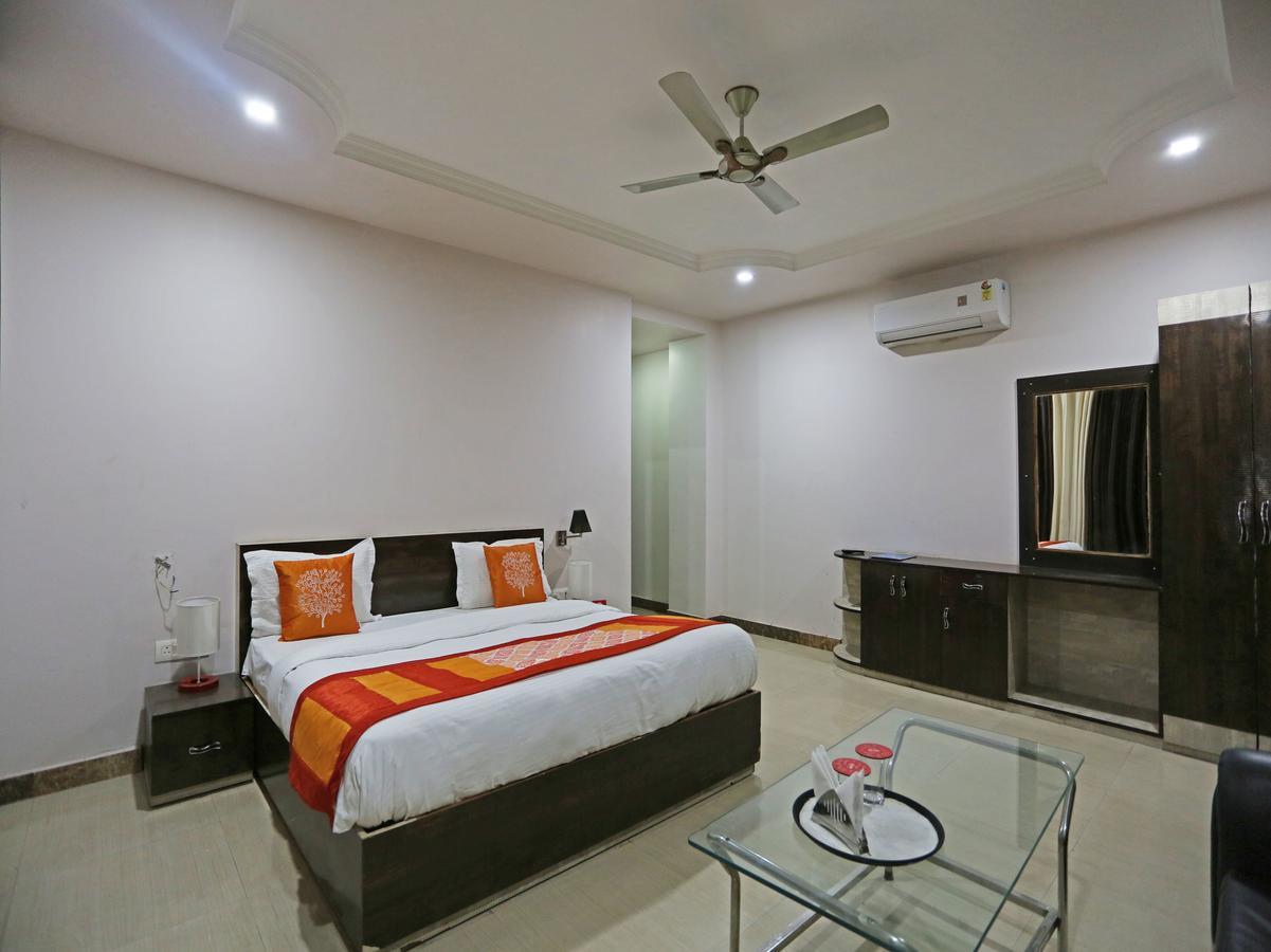 Oyo 4635 Sheetal Hotel Халдвани Экстерьер фото
