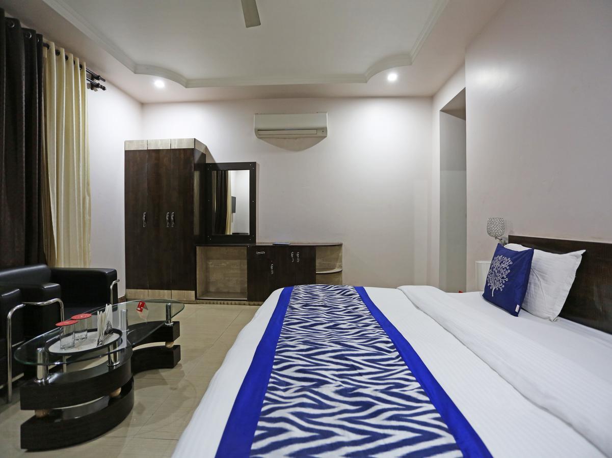 Oyo 4635 Sheetal Hotel Халдвани Экстерьер фото